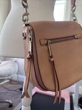 Marc Jacobs Pebbled Leather Saddle Crossbody in pale pink